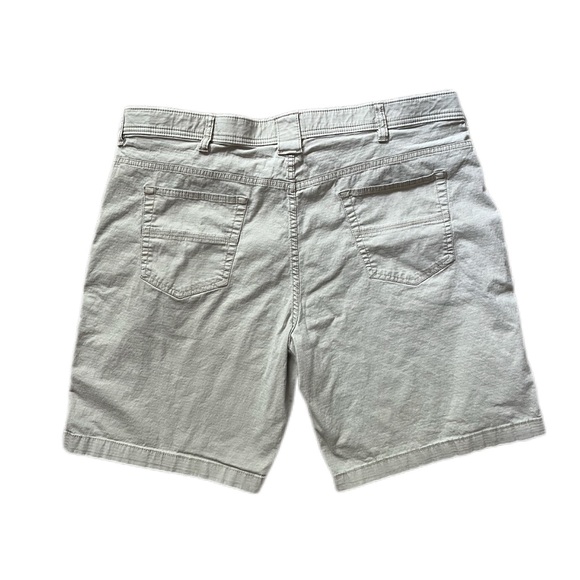 Weatherproof shorts, zip pocket, belt loops, birch (khaki) Size 42 runs big VGUC - Picture 2 of 13